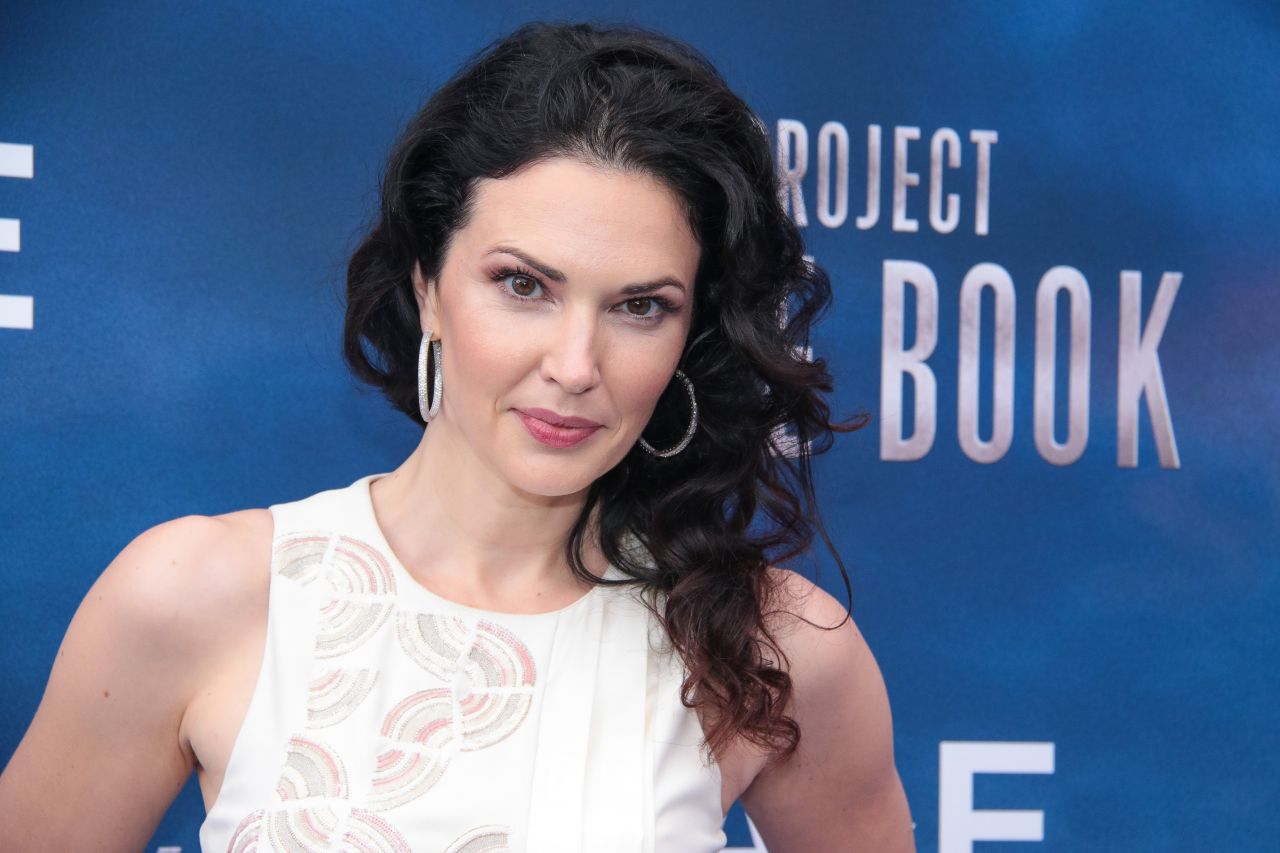 Next photo of Laura Mennell