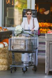 Lori Loughlin - Shopping at Bristol Farms in Beverly Hills 10/29/2018