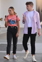 Maddie Ziegler - Grabs an Ice Cream With Friends in Beverly Hills 10/17/2018