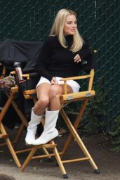 Margot Robbie - "Once Upon a Time in Hollywood" Set 10/14/2018