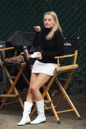 Margot Robbie - "Once Upon a Time in Hollywood" Set 10/14/2018