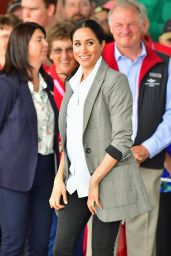 Meghan Markle and Prince Harry at an Airport in Dubbo, Australia 10/17/2018