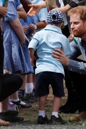 Meghan Markle and Prince Harry at an Airport in Dubbo, Australia 10/17/2018