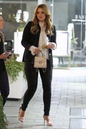 Mischa Barton Films the "Hills" at the Bottlefish in Brentwood 10/17/2018