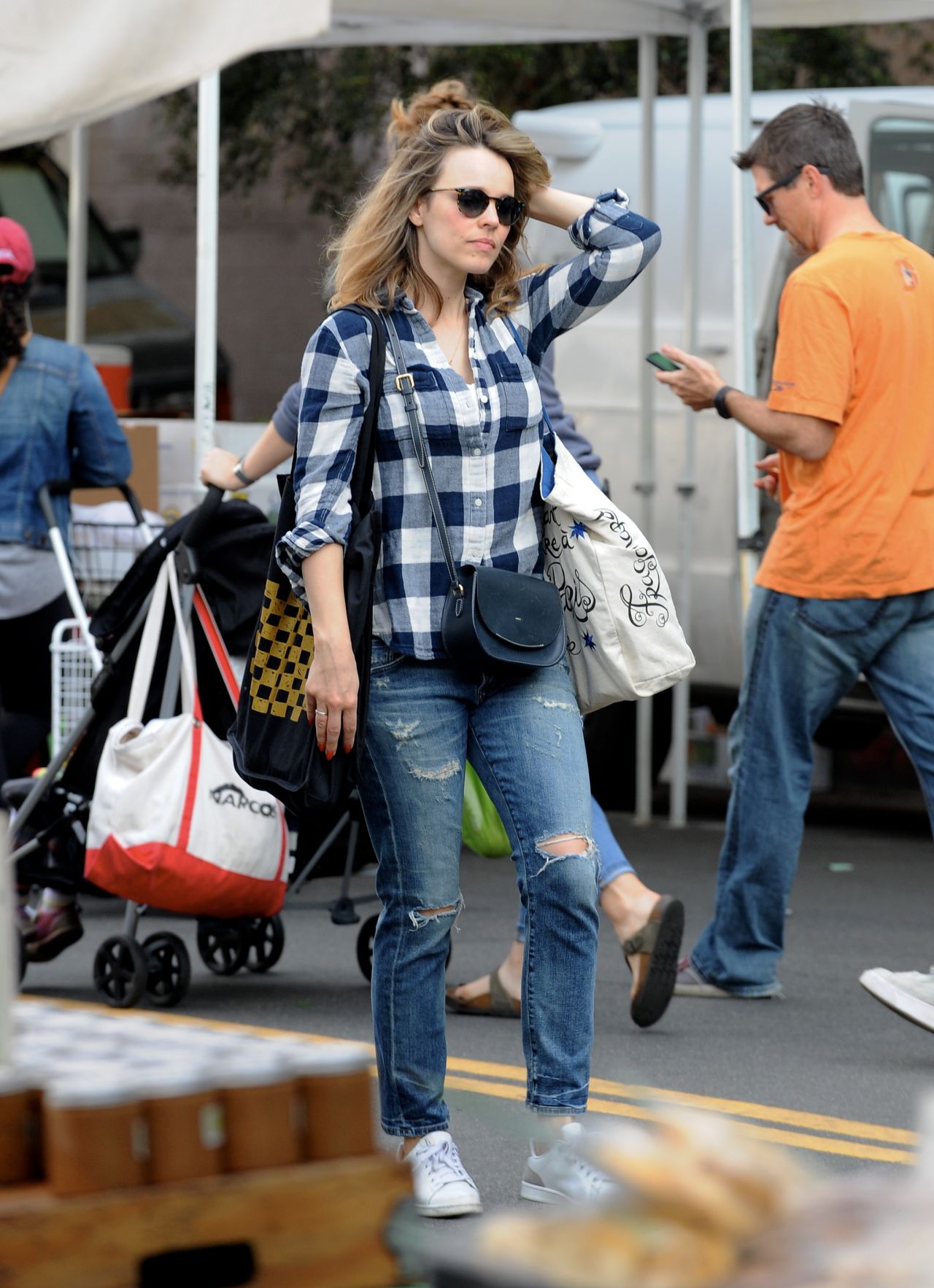 Rachel McAdams at the Farmers Market in LA 10/14/2018.