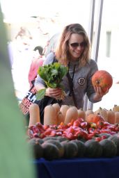 Rachel McAdams Shopping at the Farmers Market in LA 10/08/2018