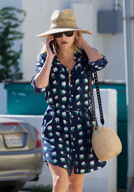 Reese Witherspoon at the Beauty Park Medical Spa in Santa Monica 10/20/2018