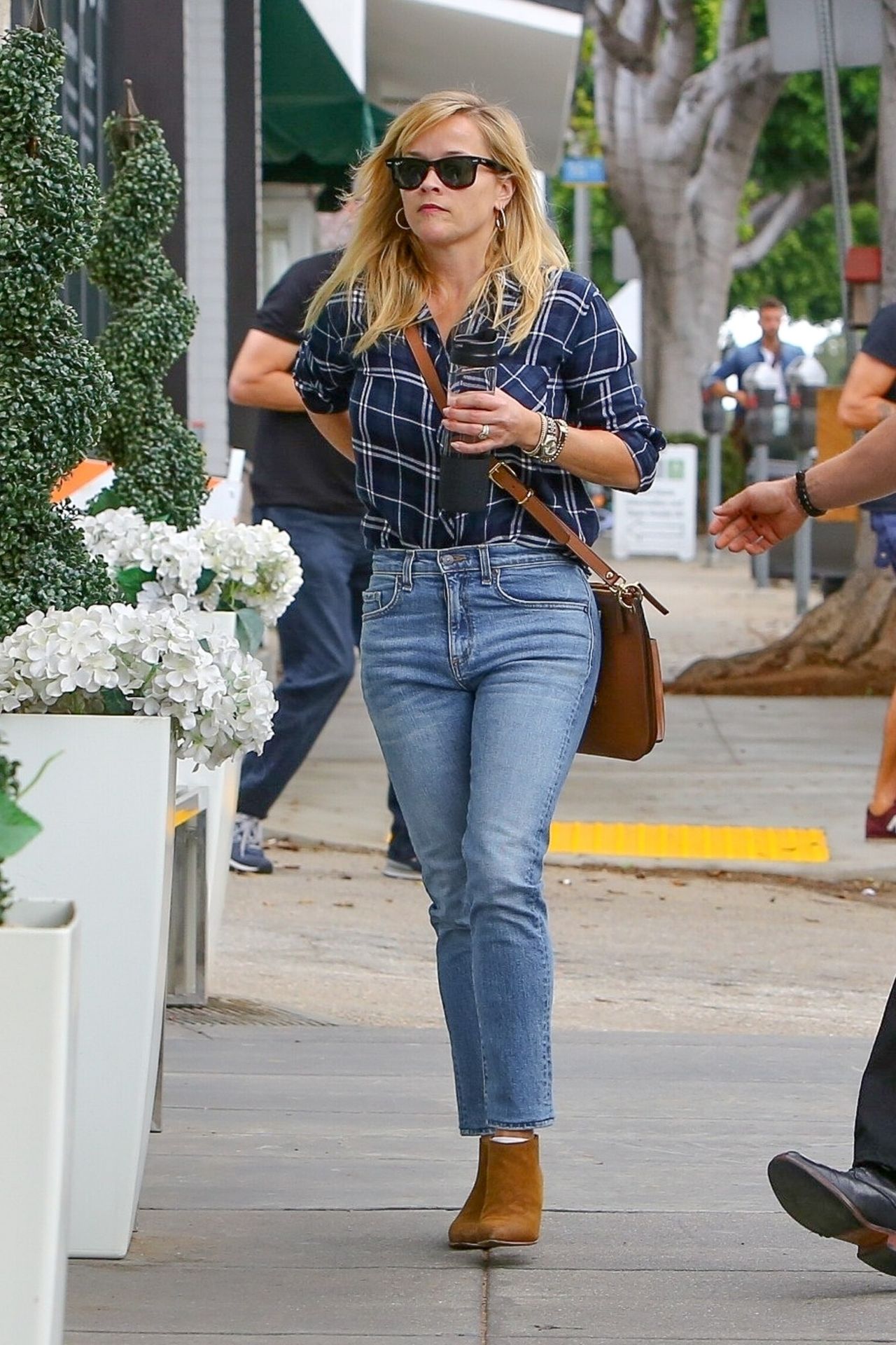 Reese Witherspoon Casual Style - Shopping in Los Angeles 10/03/2018 ...