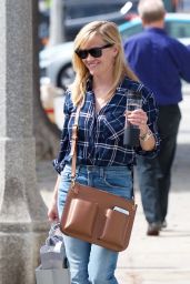 Reese Witherspoon Casual Style - Shopping in Los Angeles 10/03/2018