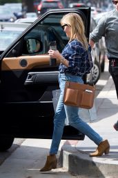 Reese Witherspoon Casual Style - Shopping in Los Angeles 10/03/2018