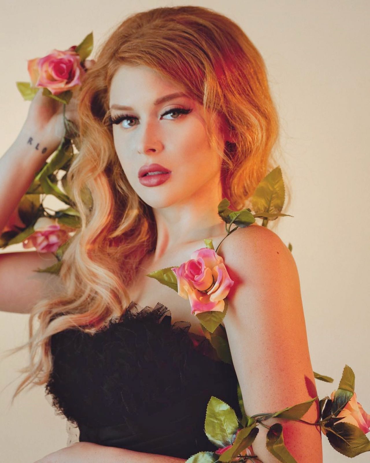 Renee Olstead Photoshoot - October 2018 • CelebMafia