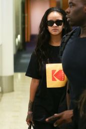 Rihanna at Sydney Airport 10/01/2018