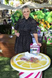 Sarah Michelle Gellar - Celebrates the Arrival of All-New HatchiBabies at The Grove, LA 10/04/2018