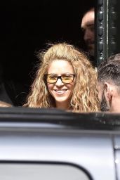Shakira Waves to Fans - Argentina 10/27/2018