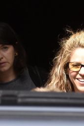 Shakira Waves to Fans - Argentina 10/27/2018