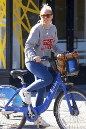 Sienna Miller - Riding a Citi Bike in NYC 10/12/2018
