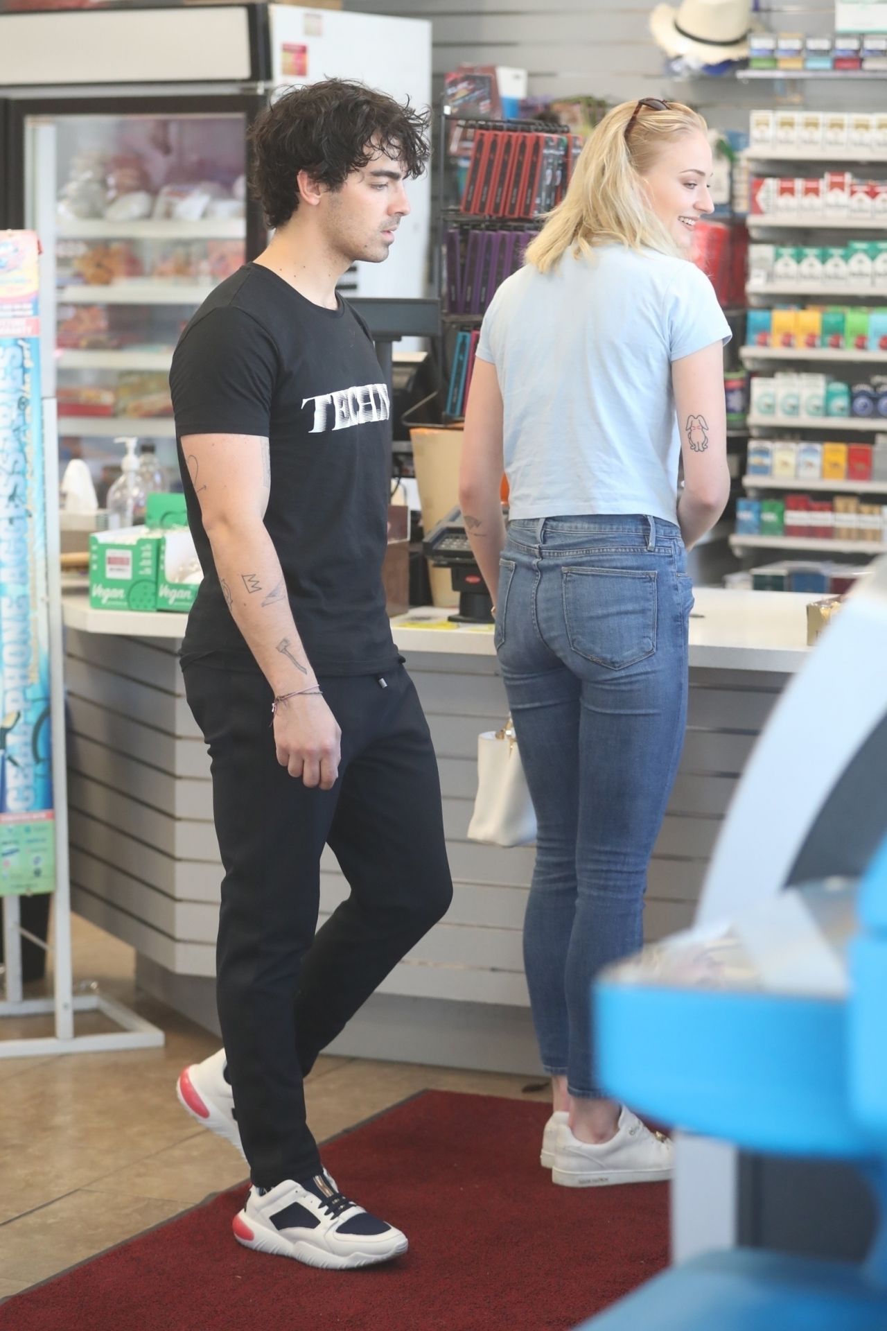 Sophie Turner at the Gas Station in West Hollywood 10/26/2018 • CelebMafia