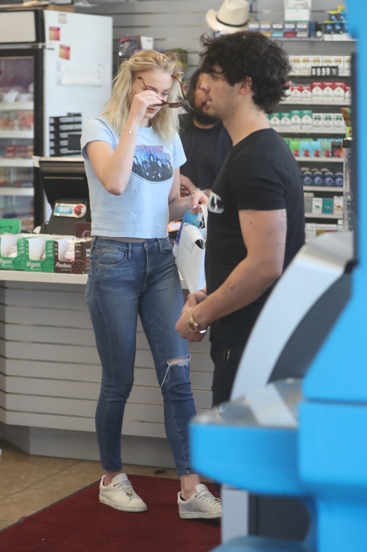 Sophie Turner at the Gas Station in West Hollywood 10/26/2018 • CelebMafia