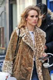 Suki Waterhouse Shopping in Notting Hill 10/23/2018