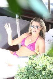 Sylvie Meis in Bikini - Relaxing at the Pool in Miami 10/01/2018
