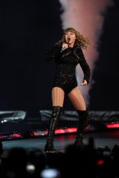 Taylor Swift Performs on the Reputation Stadium Tour in Perth