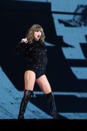 Taylor Swift Performs on the Reputation Stadium Tour in Perth