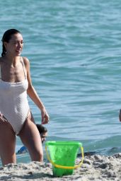 Alana Hadid and Marielle Hadid With Their Mother Mary Butler in Miami Beach 11/21/2018