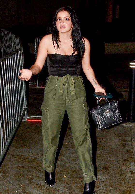 Ariel Winter - Leaving the Lakers Game in Los Angeles 11/04/2018