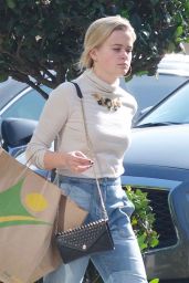Ava Phillippe Casual Style - Shopping in Brentwood 11/20/2018