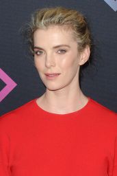 Betty Gilpin – People’s Choice Awards 2018