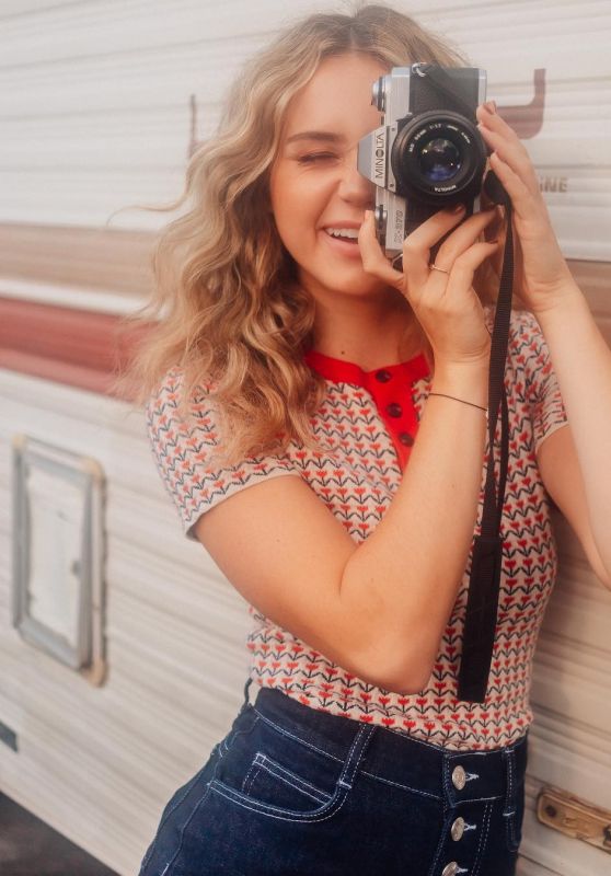 Brec Bassinger - Personal Pics 11/07/2018