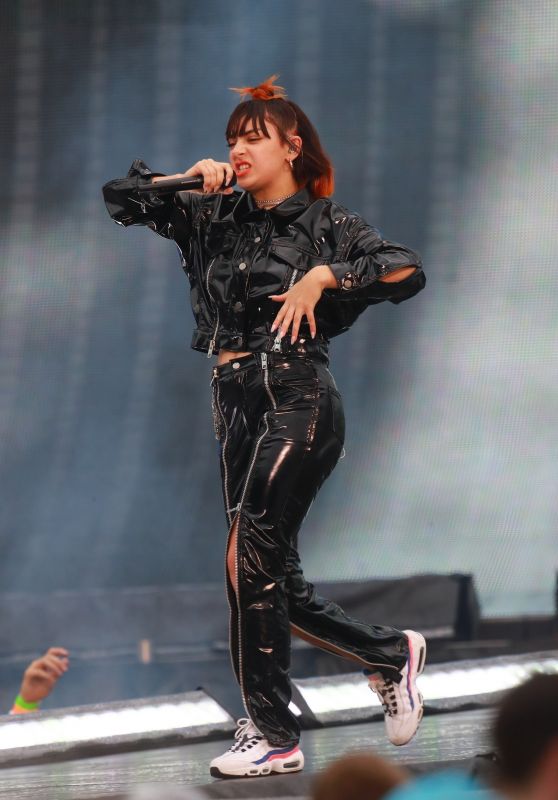 Charli XCX and Georgia Nott Performs in Auckland 11/09/2018