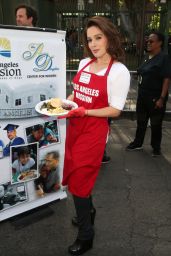 Christina DeRosa – Los Angeles Mission Thanksgiving Meal for the Homeless 11/21/2018
