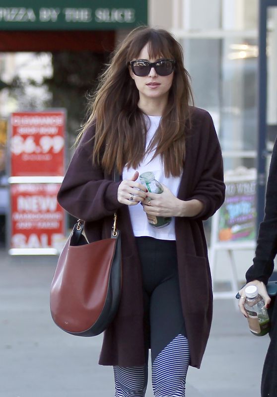 Dakota Johnson - Stopping By a Juice Shop in Los Angeles 11/12/2018