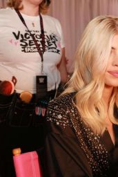 Devon Windsor – 2018 Victoria’s Secret Fashion Show Backstage in NYC