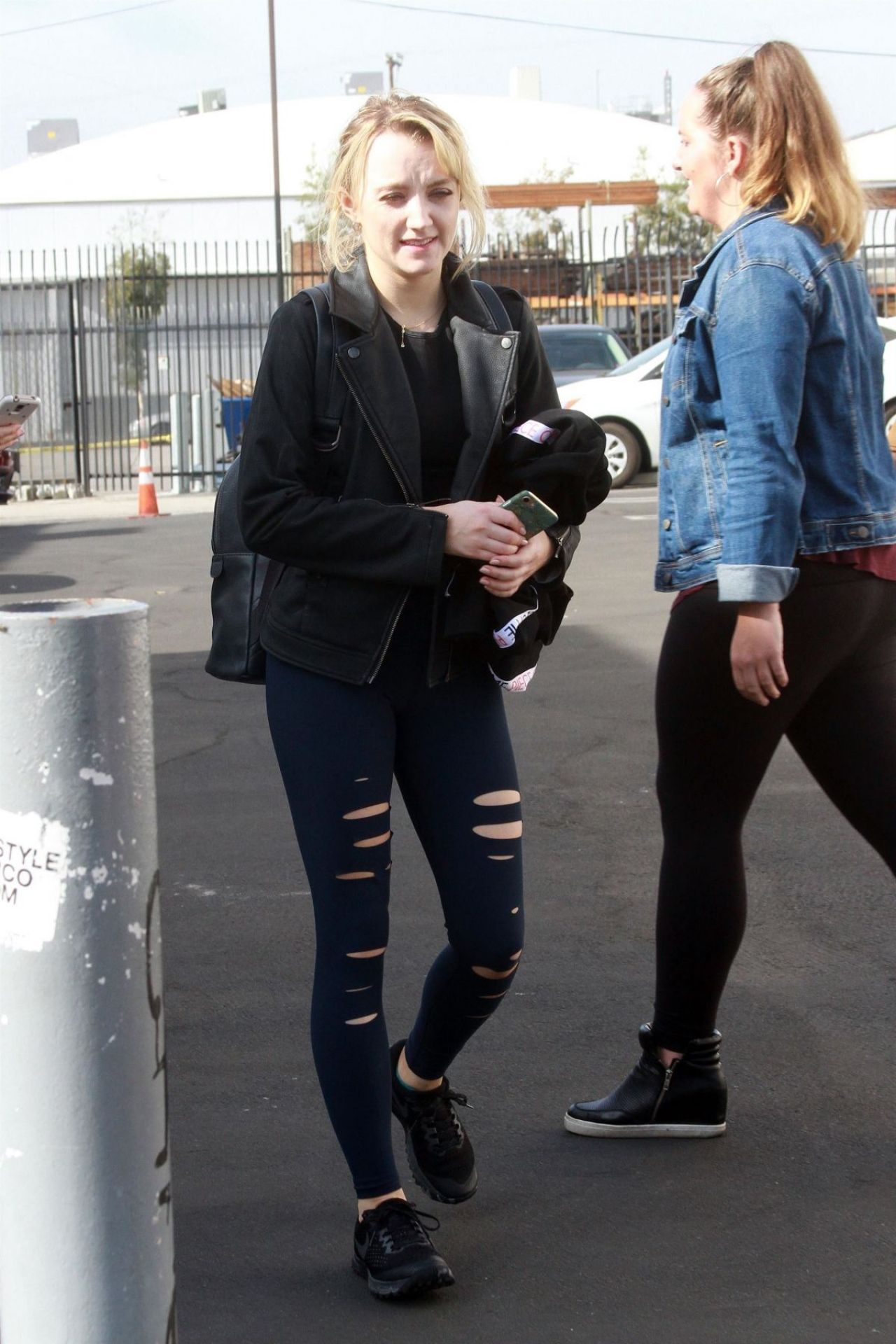 evanna-lynch-arrives-for-practice-at-dwts-studio-in-la-11-17-2018-0.jpg
