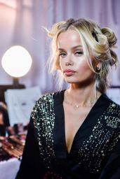 Frida Aasen – 2018 Victoria’s Secret Fashion Show Backstage in NYC