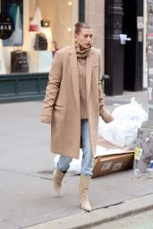 Hailey Baldwin Street Style - Out in New York 11/18/2018