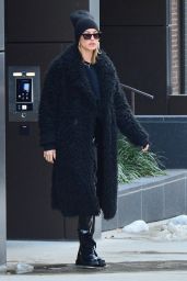 Hailey Bieber Street Fashion - Leaving Her Apartment in NYC 11/17/2018
