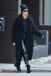 Hailey Bieber Street Fashion - Leaving Her Apartment in NYC 11/17/2018