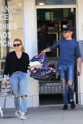 Hilary Duff - Running Errands in LA 11/06/2018