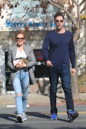 Isla Fisher and Sacha Cohen - Lunch Date in Los Angeles 11/28/2018