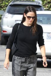 Jennifer Garner - Arriving at Church in Pacific Palisades 11/04/2018
