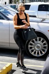 Jennifer Lopez in Workout Gear 11/01/2018