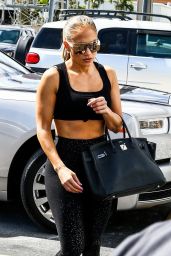 Jennifer Lopez in Workout Gear 11/01/2018