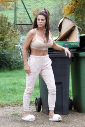Katie Price - Putting the Rubbish Away in London 11/11/2018