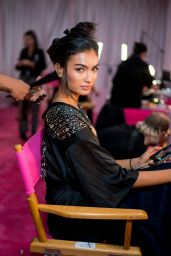 Kelly Gale – 2018 Victoria’s Secret Fashion Show Backstage in NYC