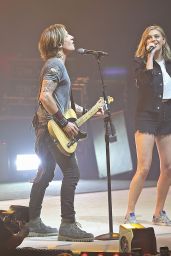 Kelsea Ballerini Performs on Stage With Keith Urban in New Orleans 11/02/2018