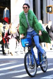 Kendall Jenner Riding a Citi Bike in Soho in NYC 11/03/2018