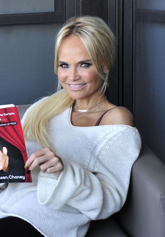 Kristin Chenoweth - Backstage at The View in New York 11/15/2018